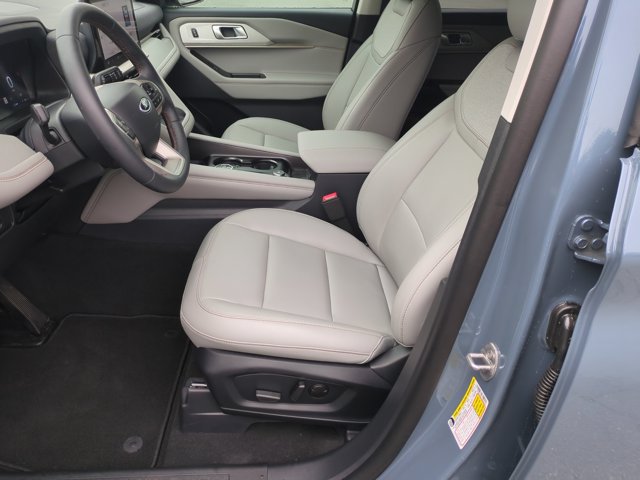Certified 2026 Ford Explorer Active w/ Active Comfort Package RWD image 15