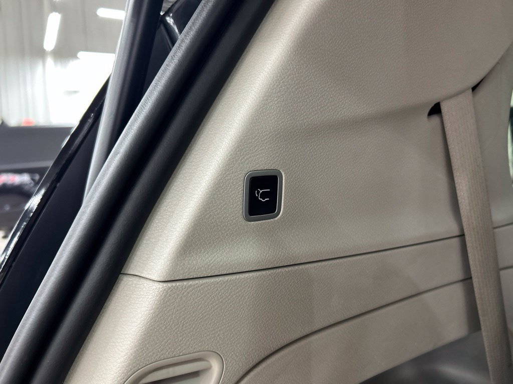 Used 2023 Chrysler Pacifica Touring-L FWD image 30