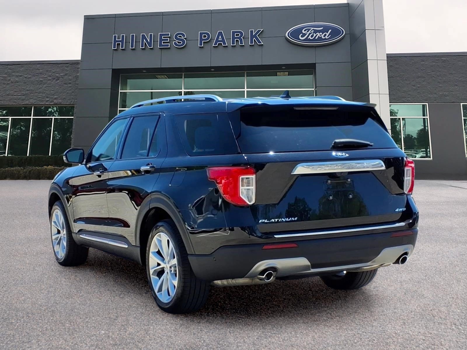 Certified 2023 Ford Explorer Platinum w/ Technology Package AWD/4WD image 5