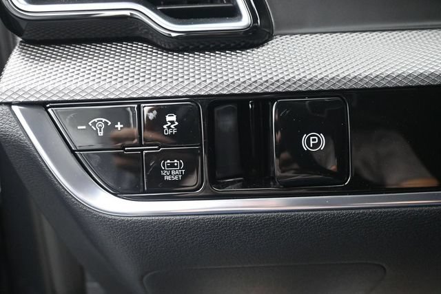 Used 2025 Kia Sportage LX AWD/4WD image 8