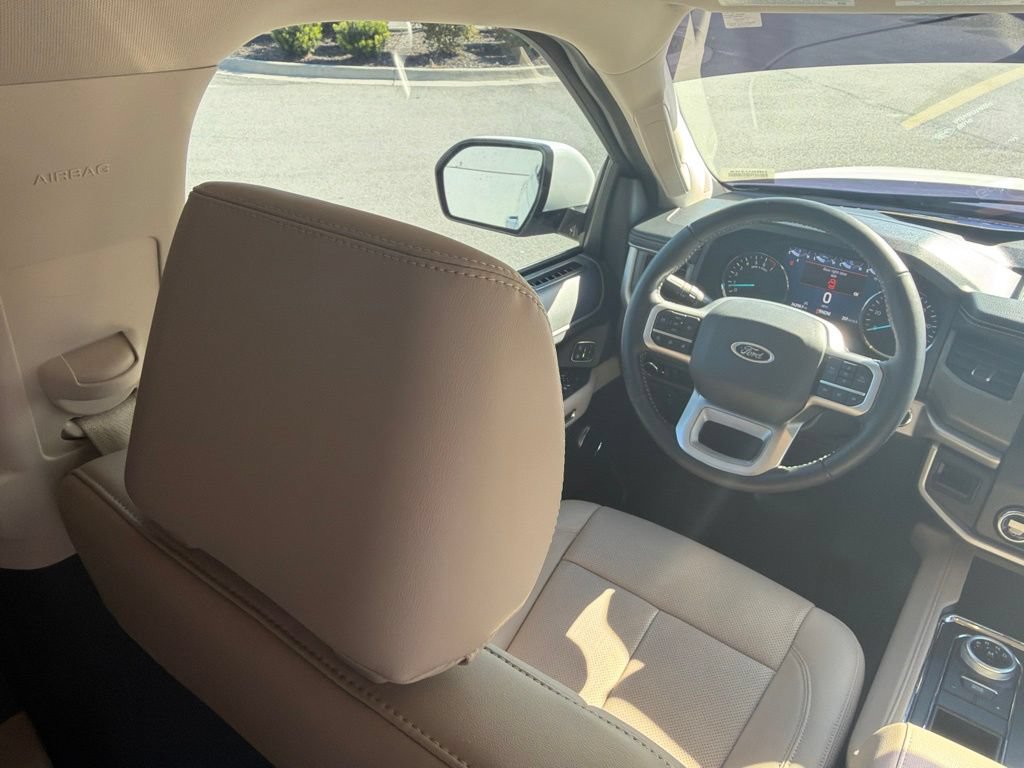 Certified 2024 Ford Expedition XLT RWD image 16