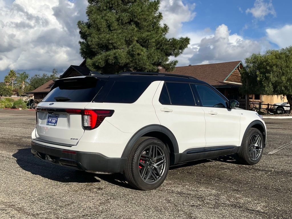 Certified 2025 Ford Explorer ST-Line w/ Premium Package image 8