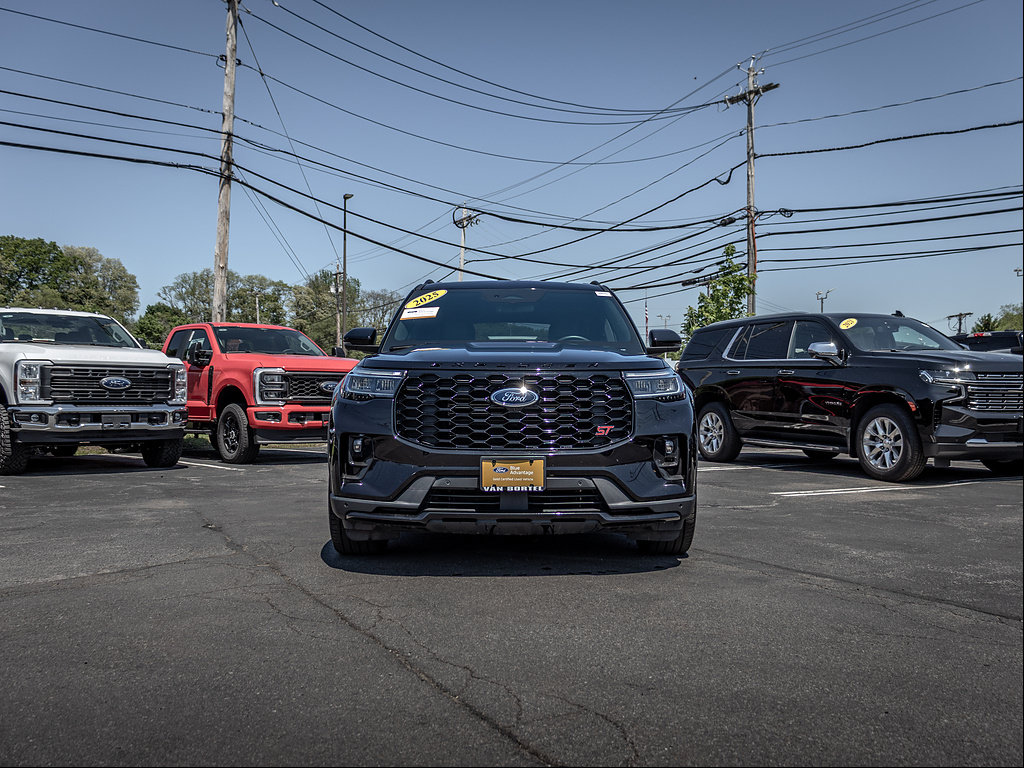 Certified 2025 Ford Explorer ST AWD/4WD image 2