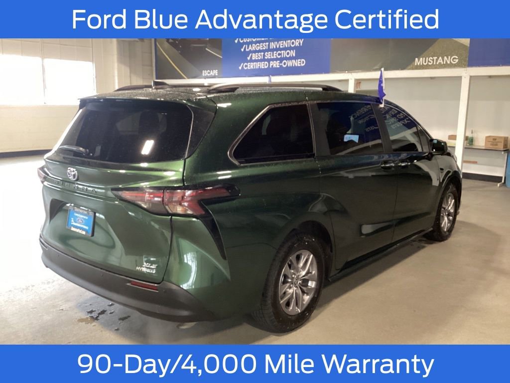 Used 2023 Toyota Sienna XLE image 7