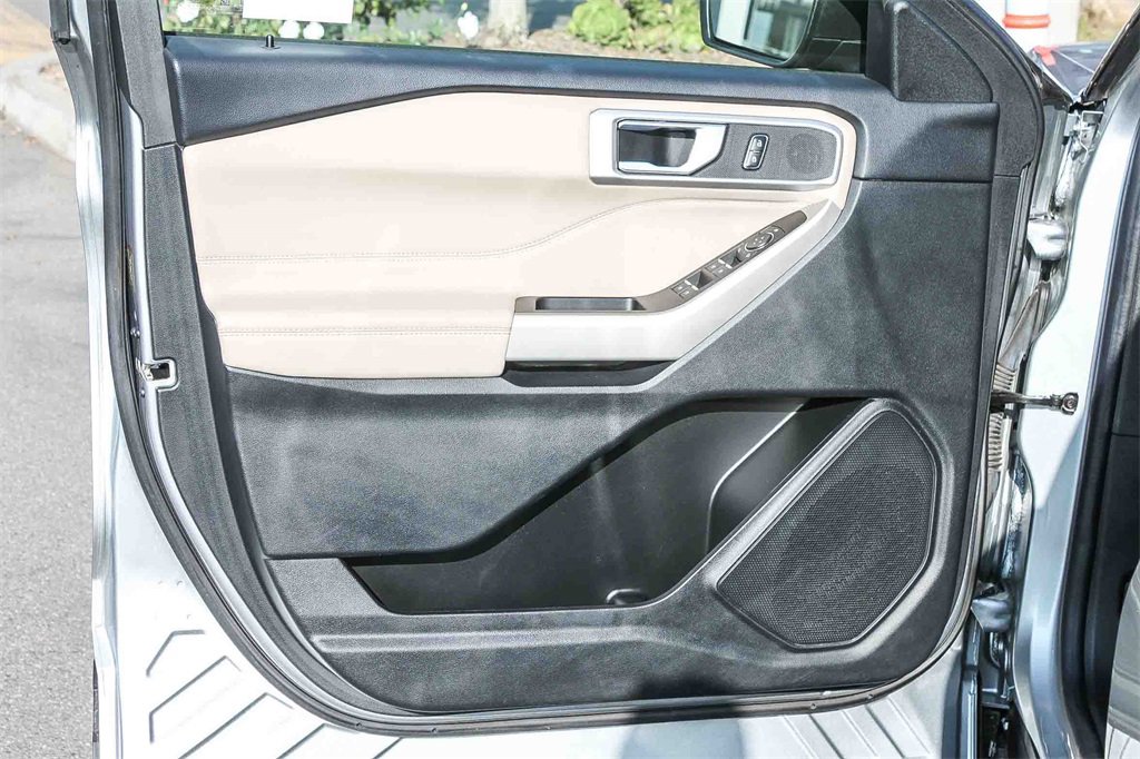 Certified 2022 Ford Explorer XLT w/ Equipment Group 202A image 28