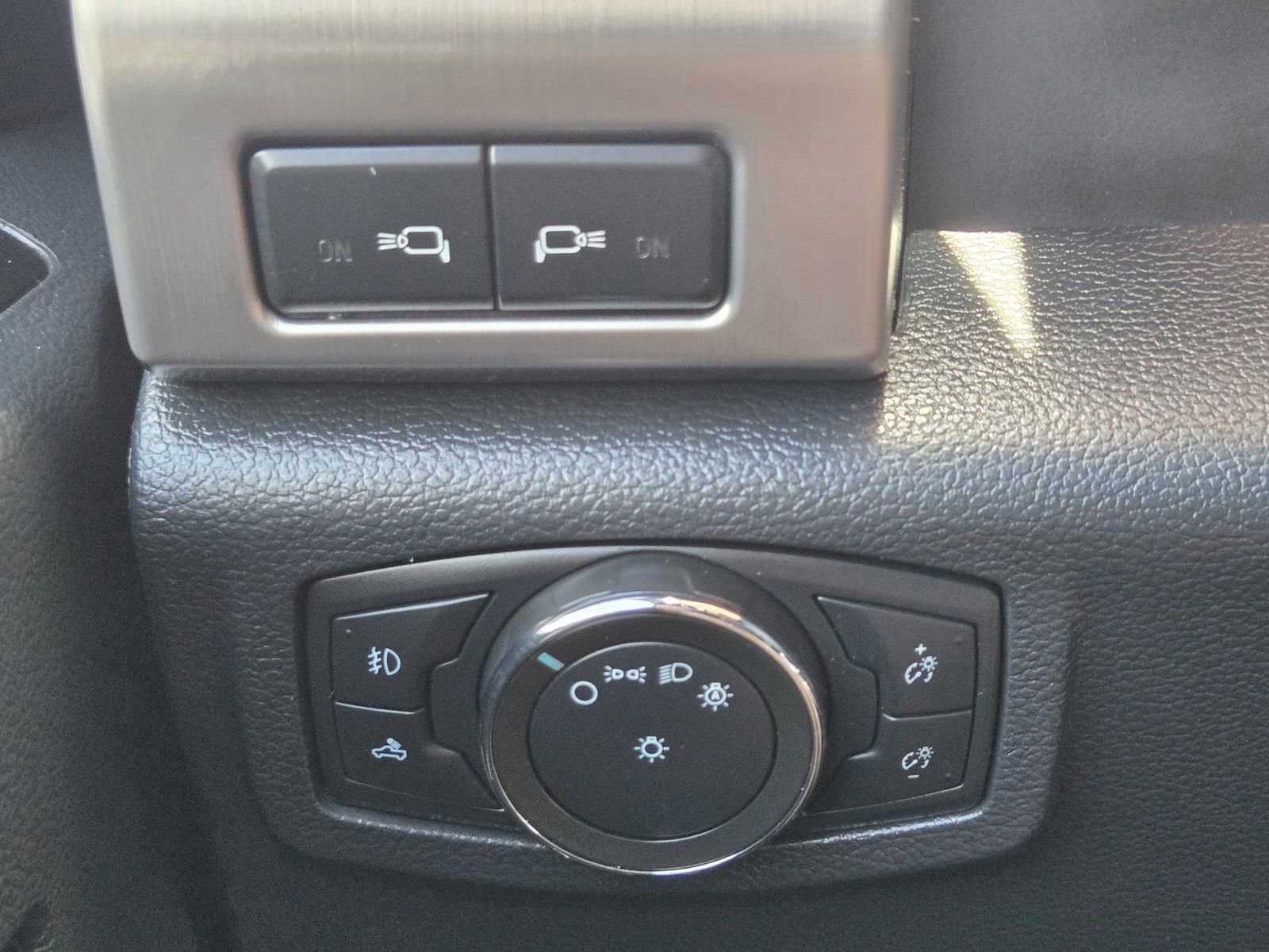 Certified 2022 Ford F350 Platinum AWD/4WD image 23