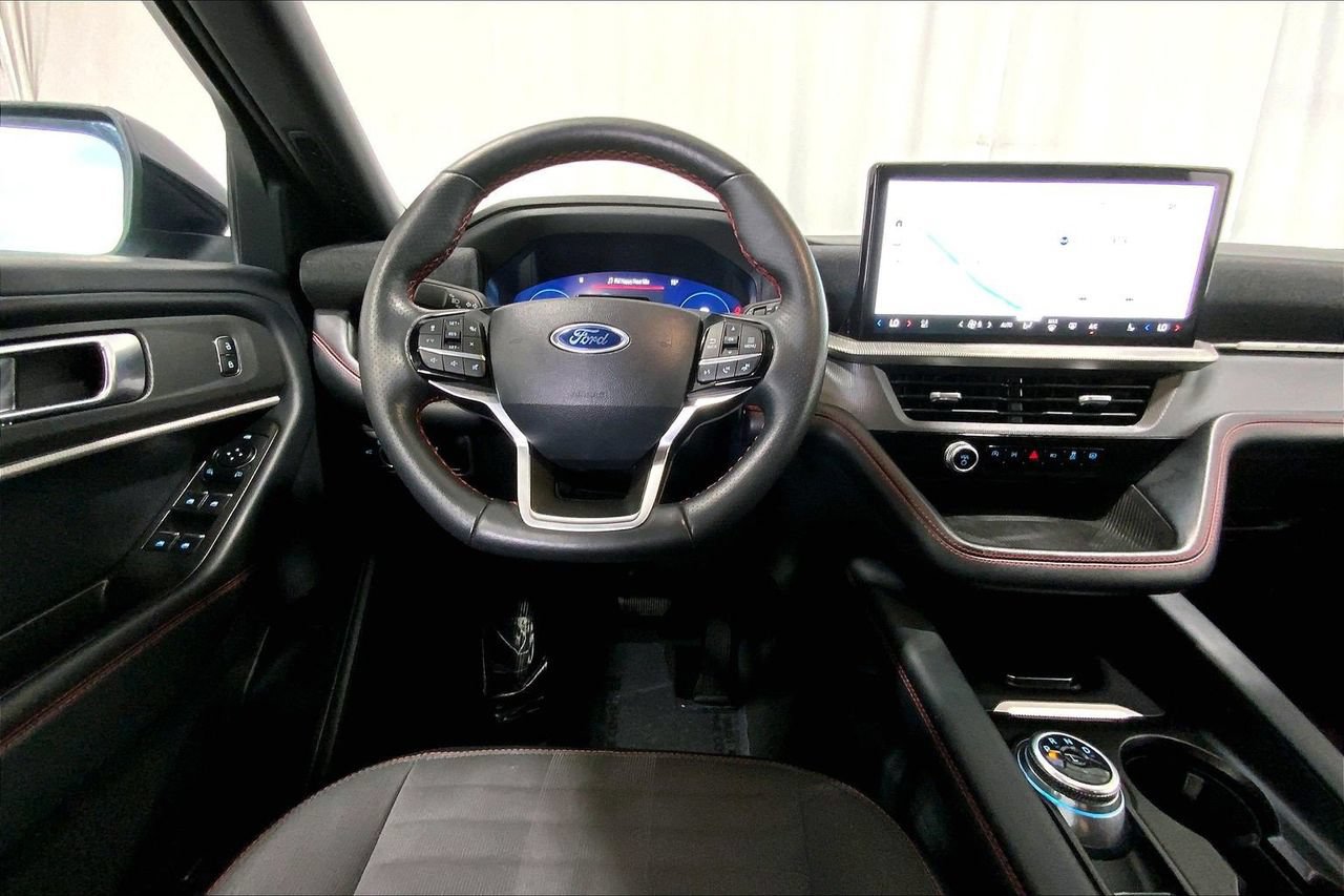 Certified 2025 Ford Explorer ST-Line AWD/4WD image 4