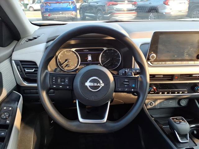 Used 2023 Nissan Rogue SV image 19