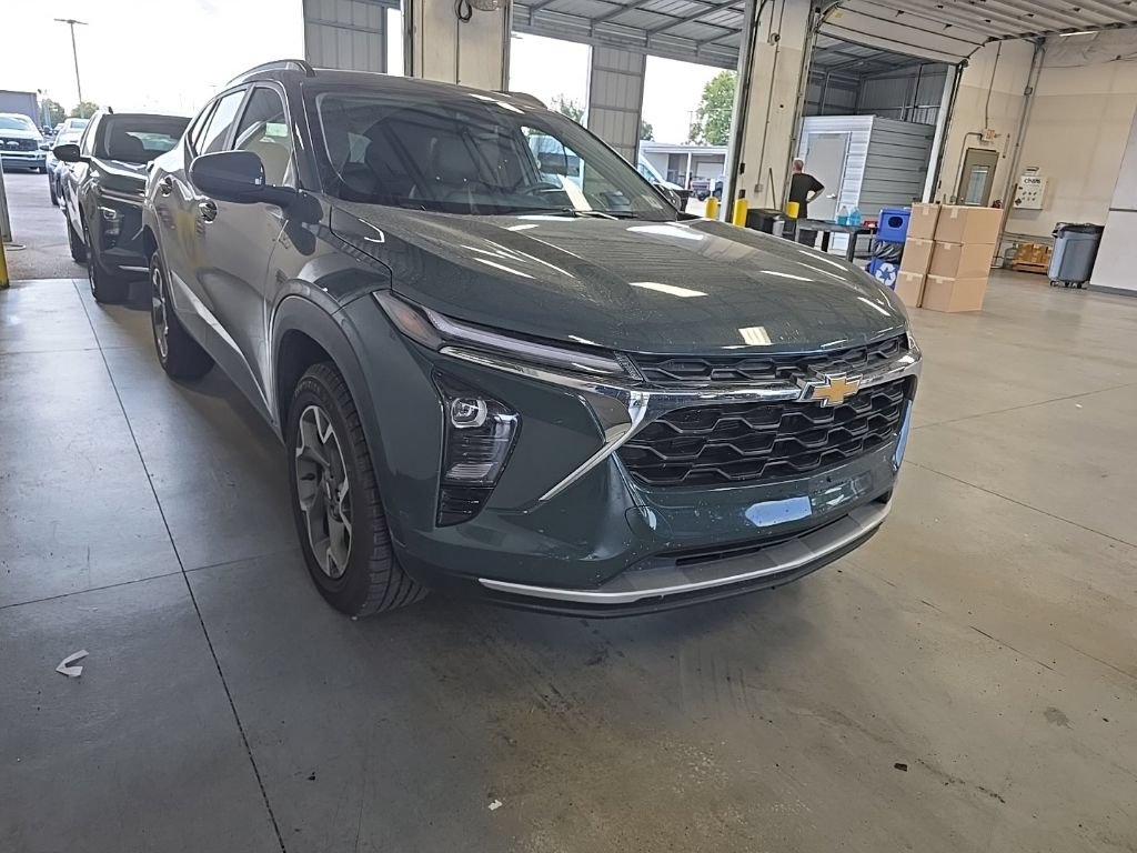 Used 2025 Chevrolet Trax LT