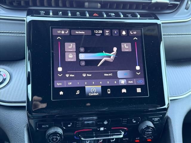Used 2024 Jeep Grand Cherokee Altitude RWD image 18