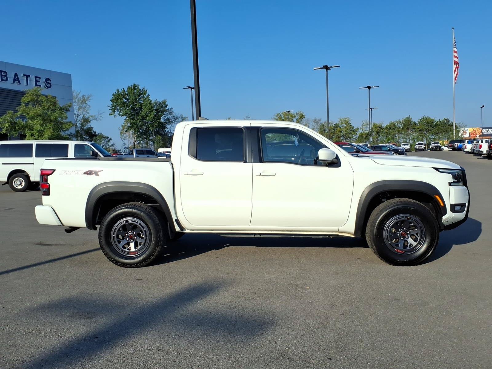Used 2026 Nissan Frontier PRO-4X AWD/4WD image 2
