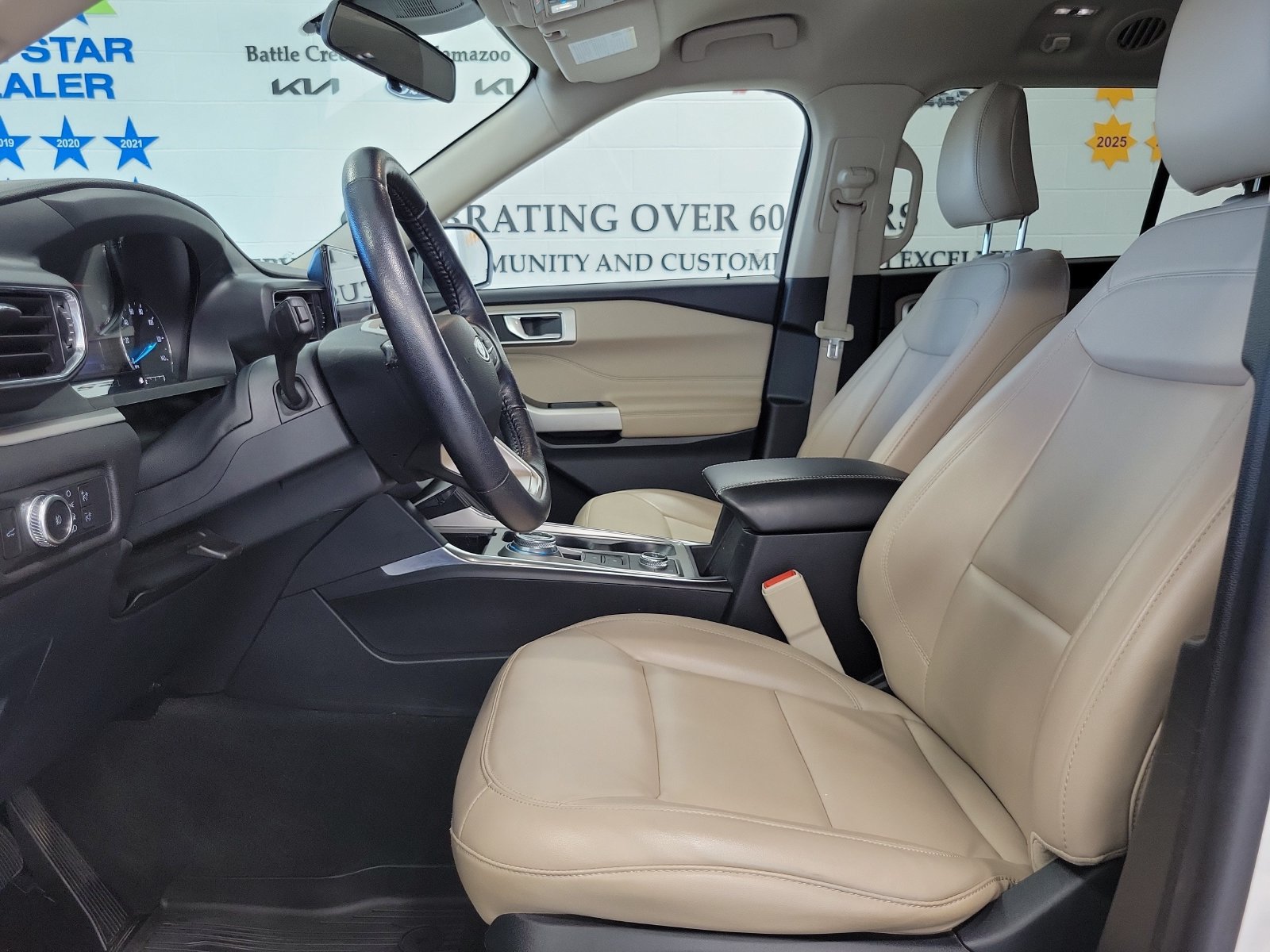 Certified 2022 Ford Explorer XLT w/ Equipment Group 202A AWD/4WD image 8