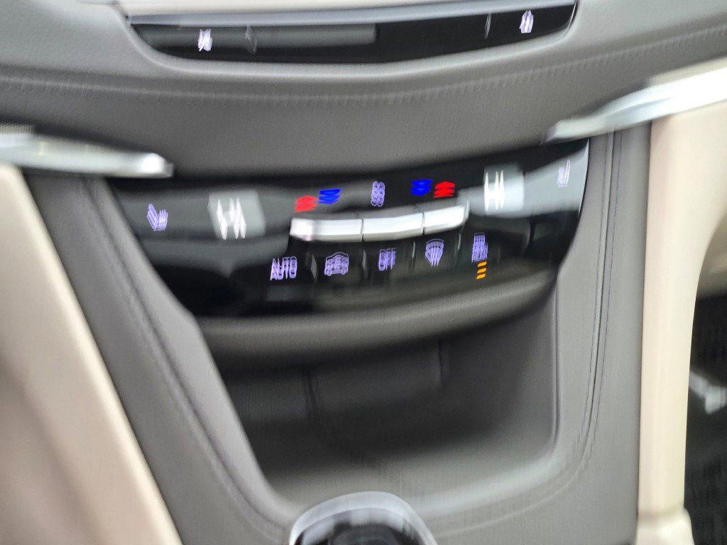 Used 2023 Cadillac XT5 Premium Luxury image 25