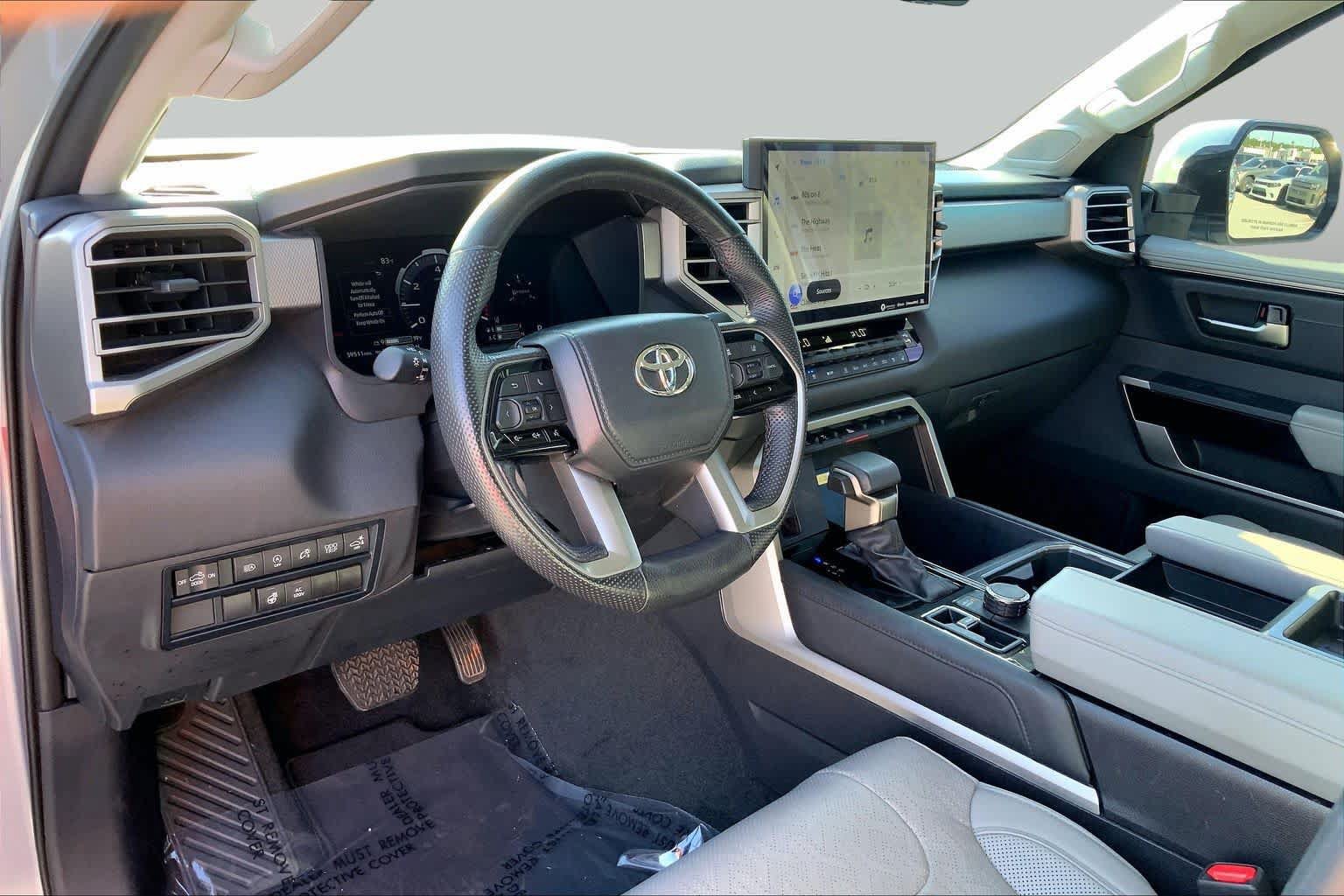 Used 2024 Toyota Tundra Limited AWD/4WD image 18