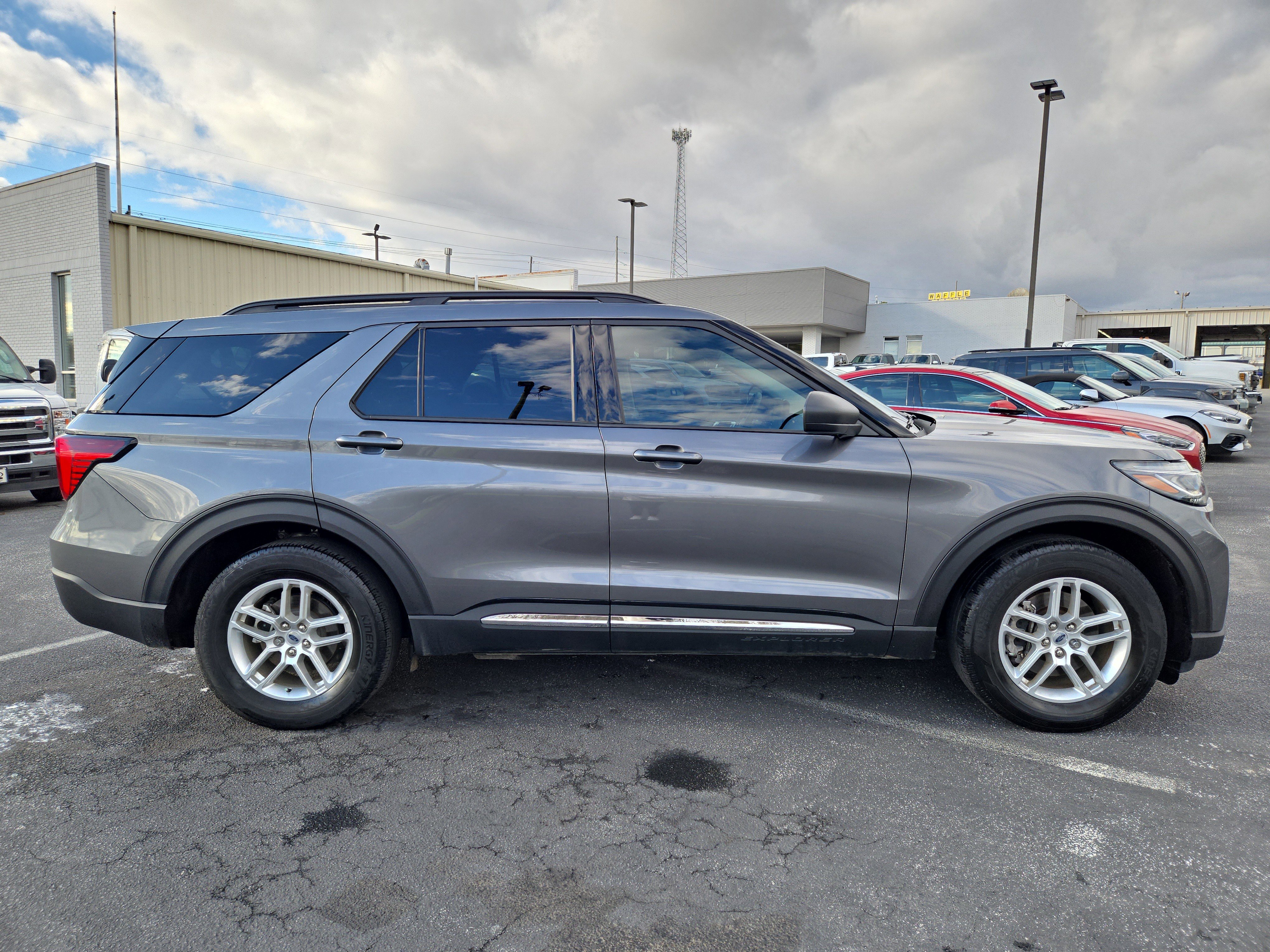 Certified 2025 Ford Explorer Active image 3