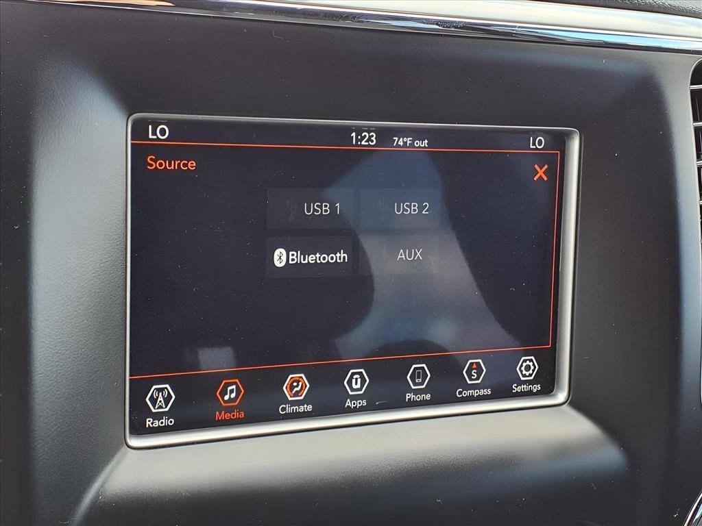 Used 2020 Jeep Grand Cherokee Laredo image 20