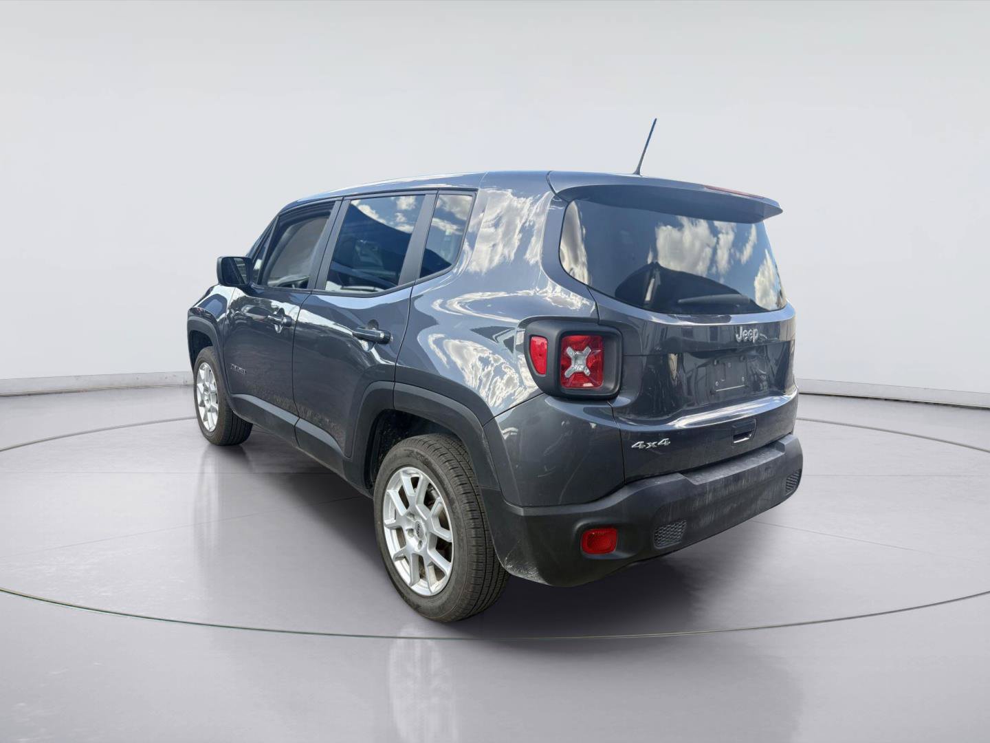 Used 2023 Jeep Renegade Latitude AWD/4WD image 7