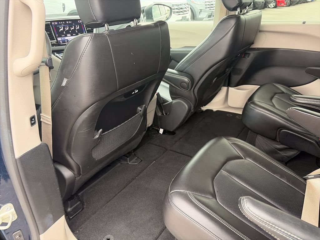 Used 2023 Chrysler Pacifica Touring-L FWD image 30
