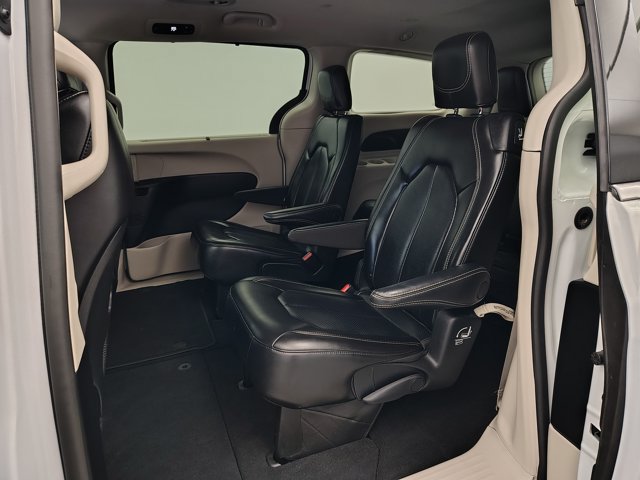Used 2023 Chrysler Pacifica Touring-L FWD image 24
