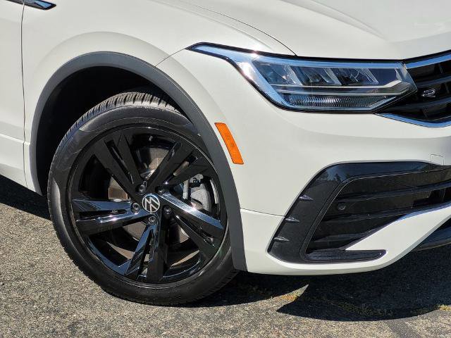 Used 2023 Volkswagen Tiguan SE R-Line AWD/4WD image 9