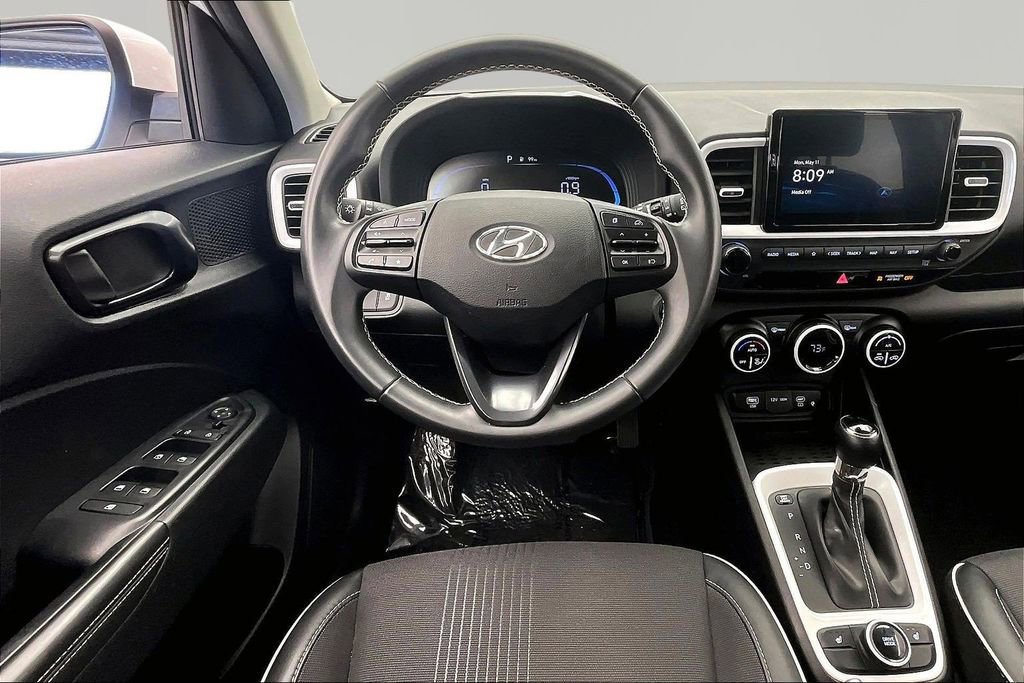 Used 2024 Hyundai Venue Limited FWD image 5