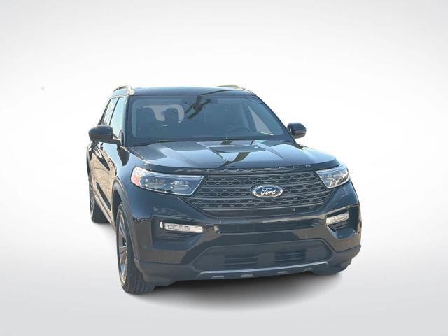 Certified 2024 Ford Explorer XLT w/ Equipment Group 202A AWD/4WD image 3