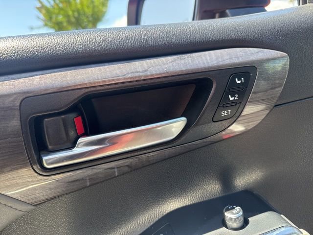 Used 2022 Toyota Highlander Limited AWD/4WD image 19