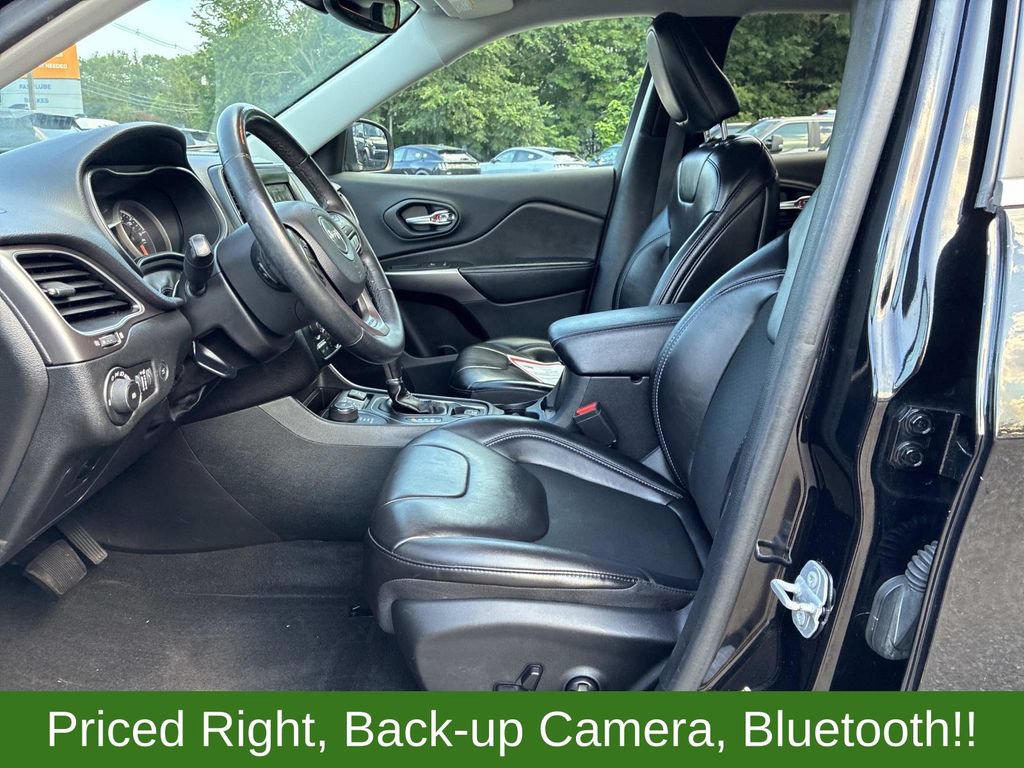 Used 2019 Jeep Cherokee Latitude Plus w/ Comfort/Convenience Group AWD/4WD image 23