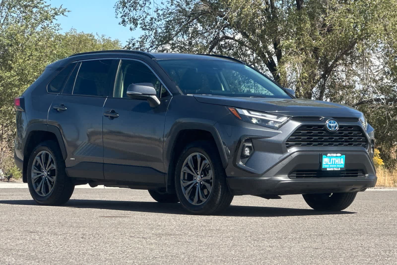 Used 2022 Toyota RAV4 XLE Premium AWD/4WD image 9