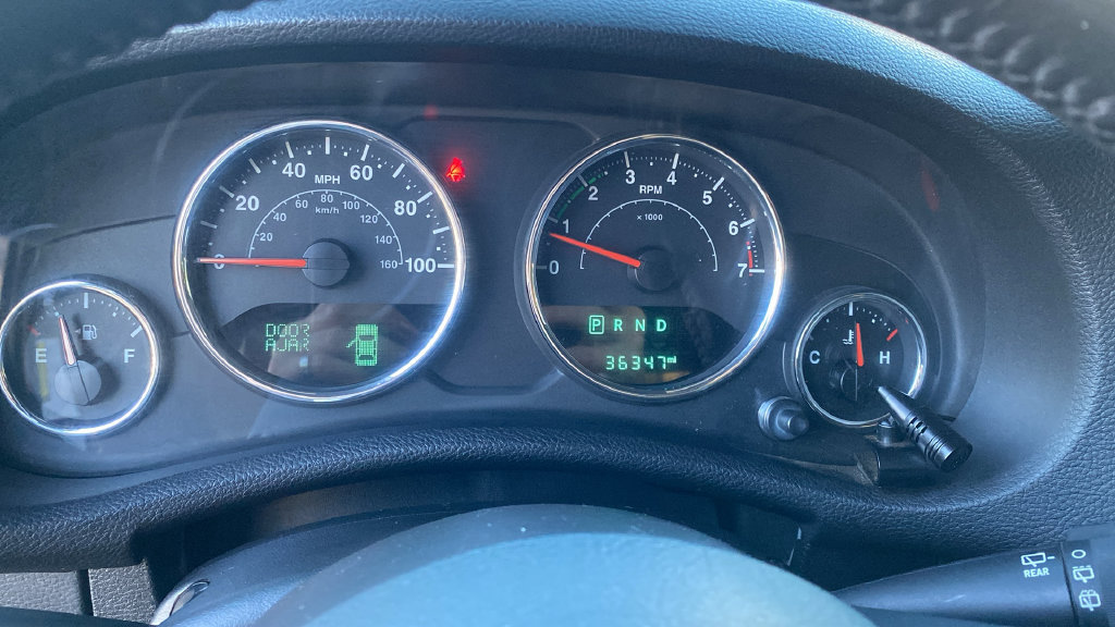 Used 2018 Jeep Wrangler Unlimited Sahara w/ Connectivity Group AWD/4WD image 25