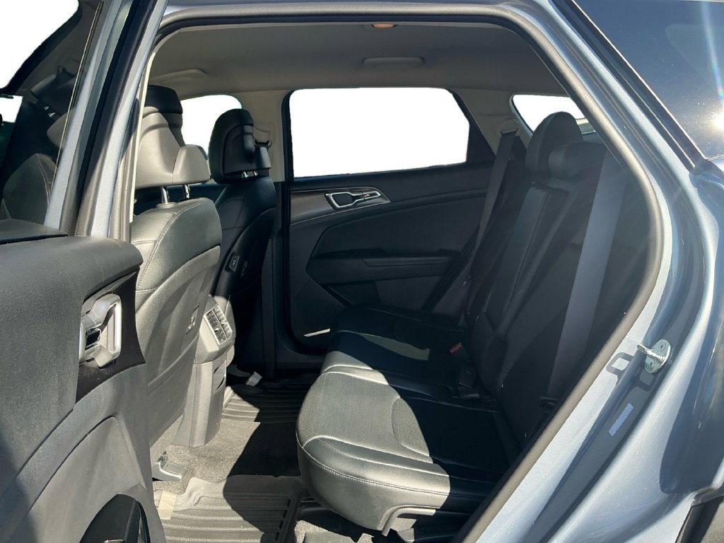 Used 2025 Kia Sportage EX FWD image 21