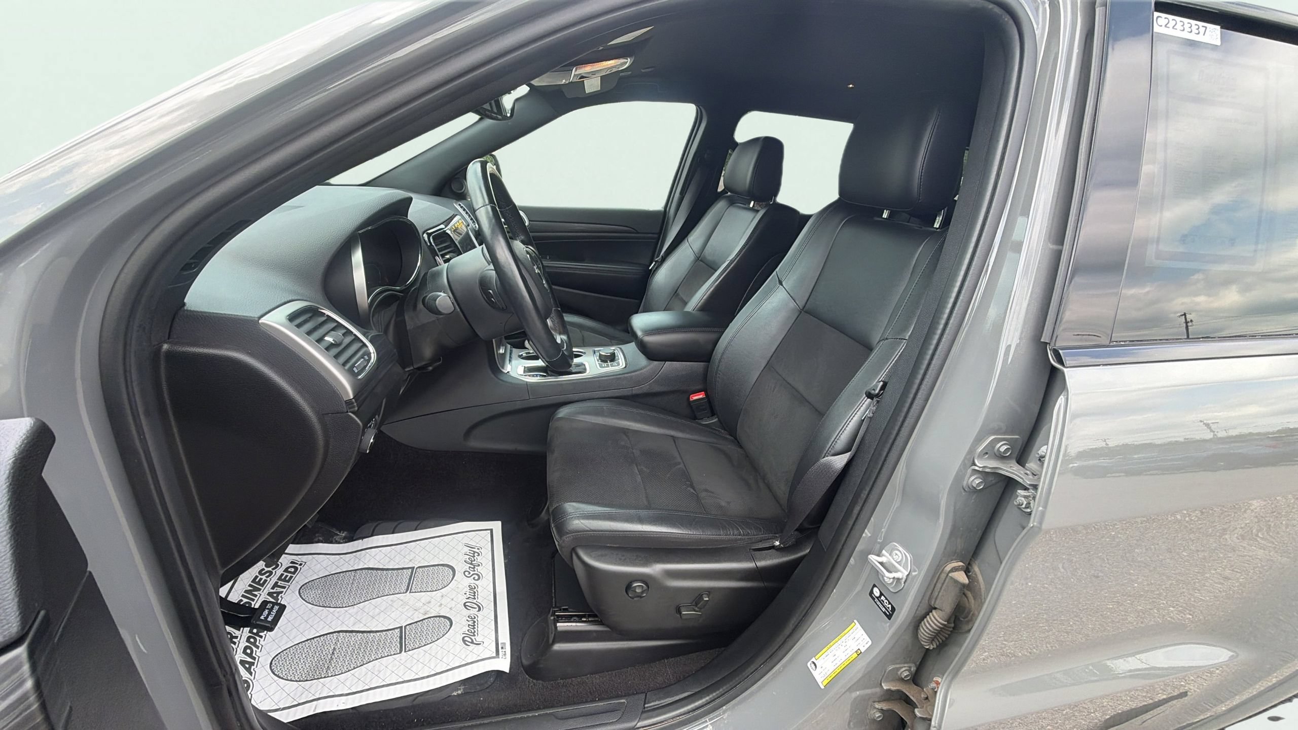 Used 2022 Jeep Grand Cherokee Laredo X AWD/4WD image 13