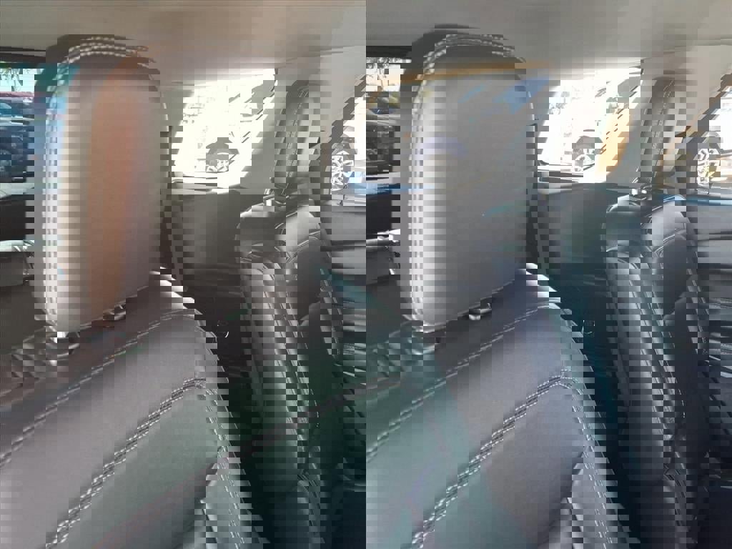 Certified 2022 Ford Explorer XLT w/ Equipment Group 202A image 15