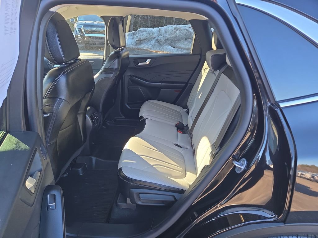 Certified 2025 Ford Escape SE w/ PHEV Premium Package FWD image 4