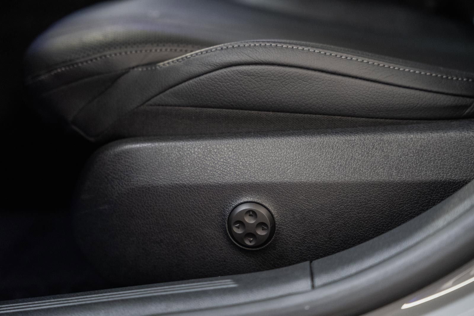 Used 2025 Mercedes-Benz E 350 4MATIC Sedan image 41