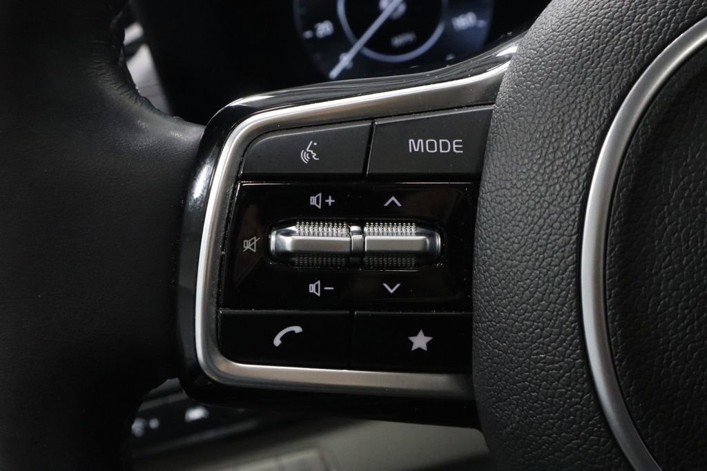 Used 2024 Kia Carnival SX Prestige image 28