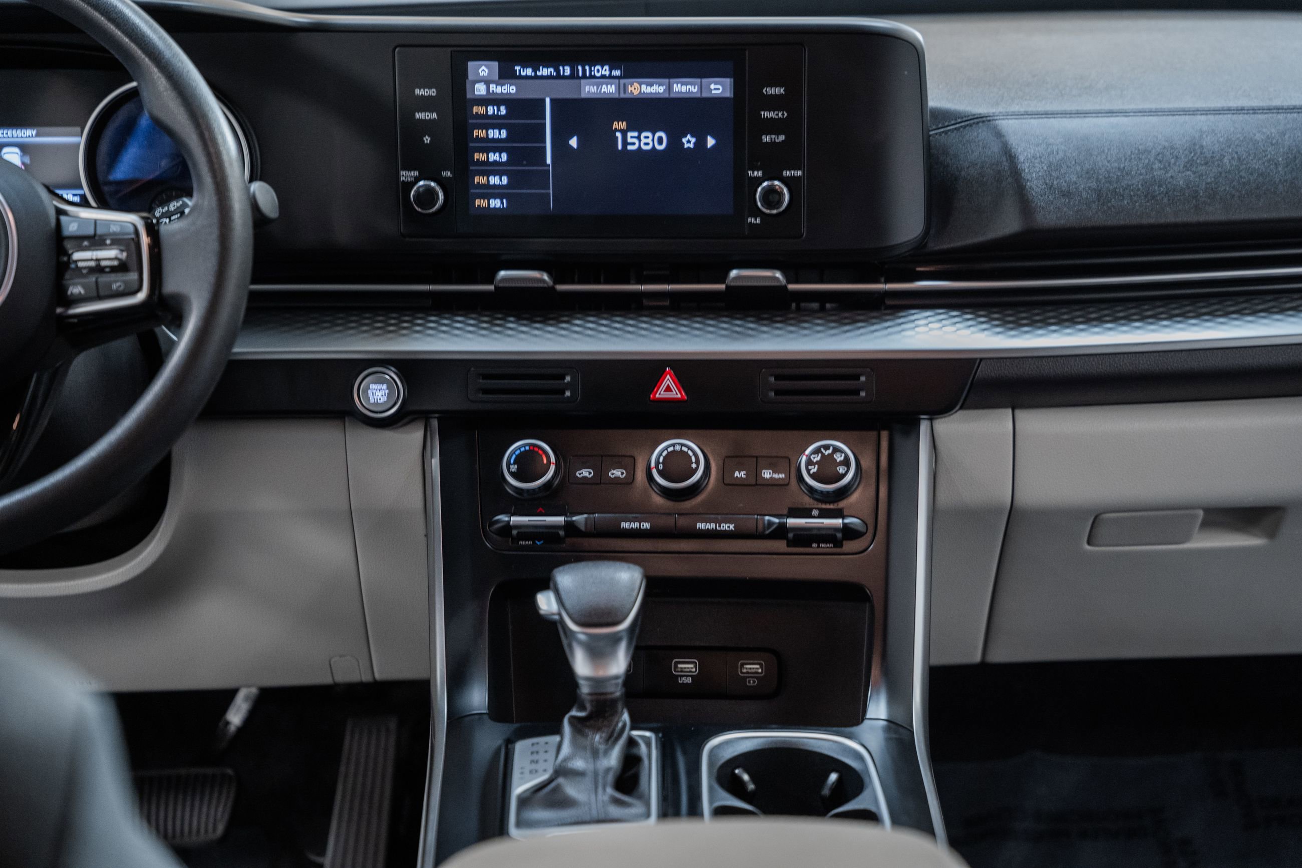 Used 2024 Kia Carnival LX image 22