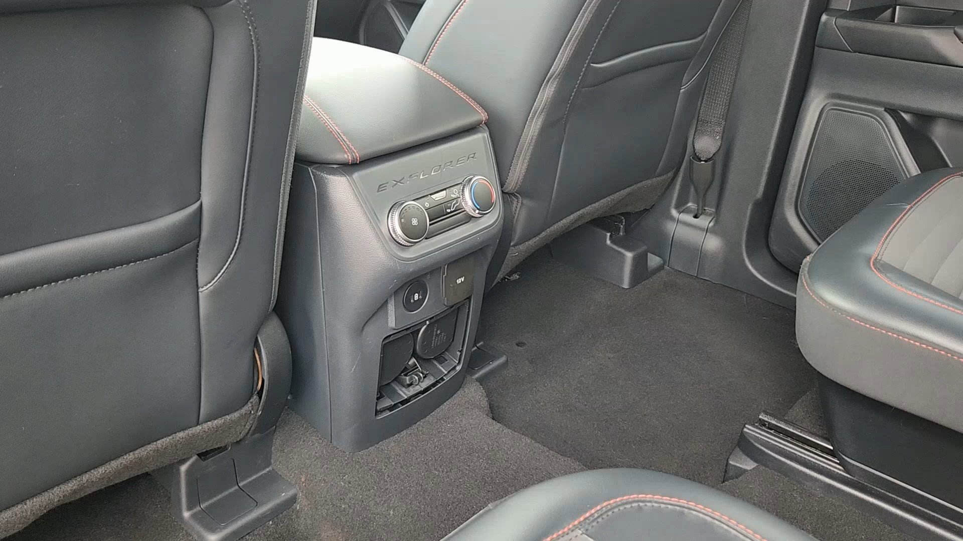 Certified 2025 Ford Explorer ST-Line image 17