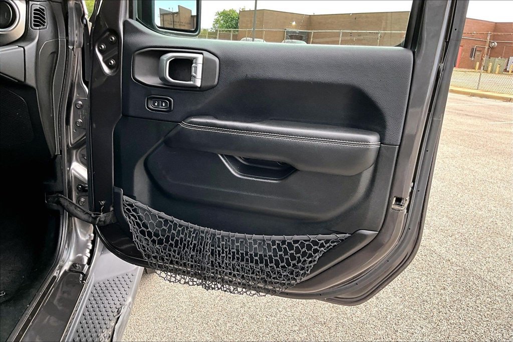 Used 2018 Jeep Wrangler Unlimited Sahara AWD/4WD image 22