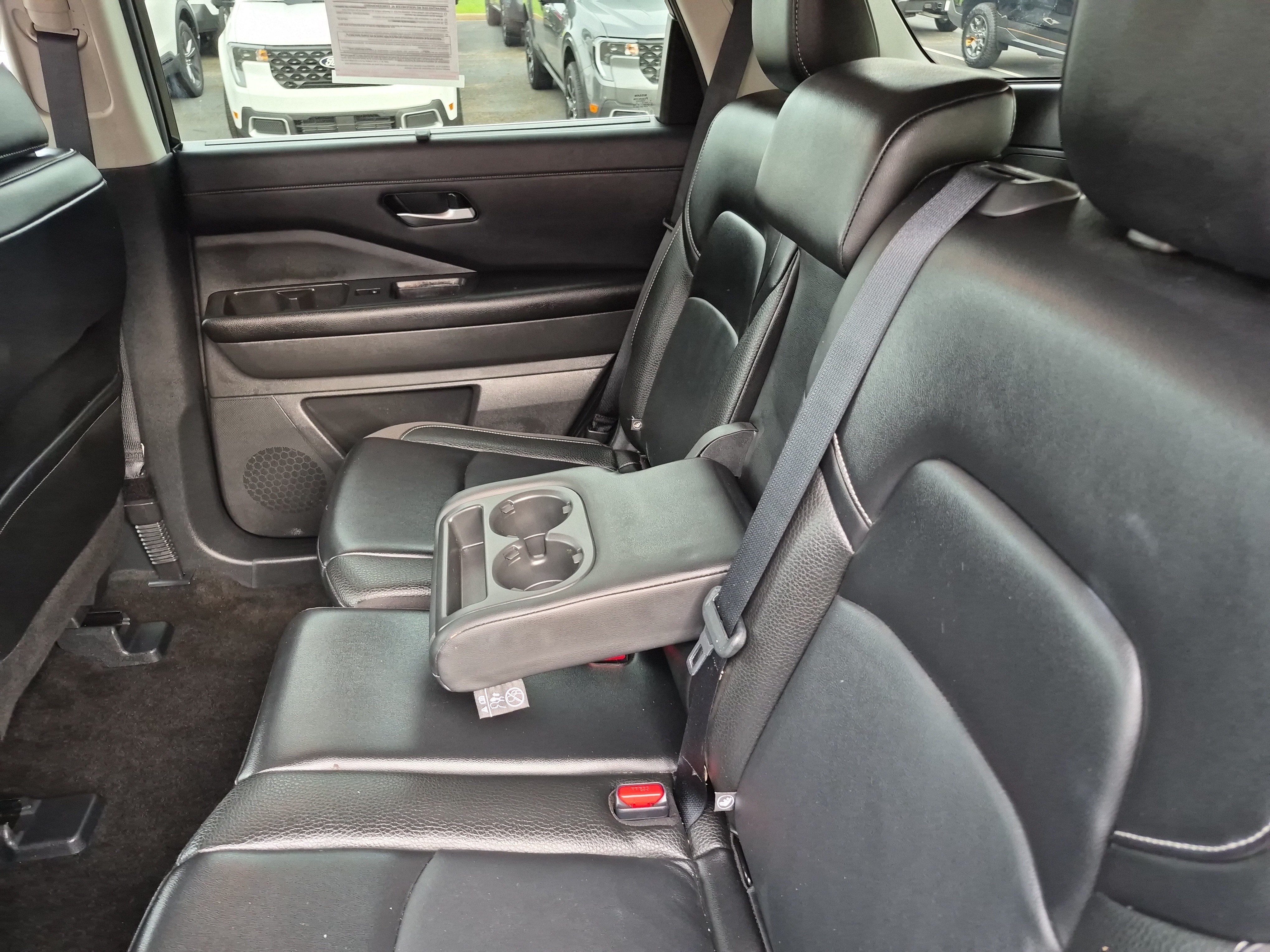 Used 2024 Nissan Pathfinder SL AWD/4WD image 25