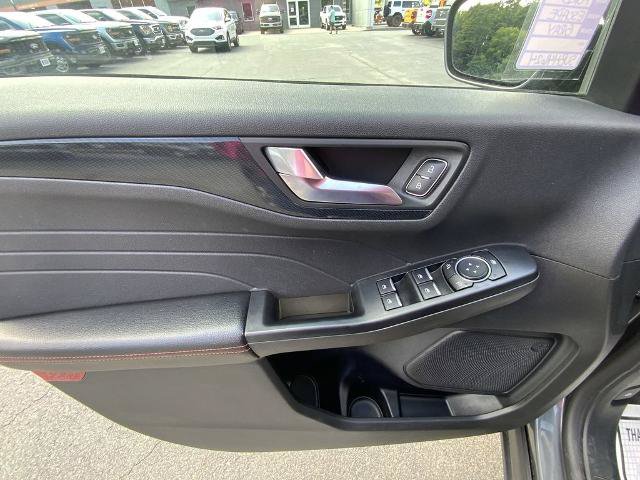 Certified 2025 Ford Escape ST-Line Select AWD/4WD image 21