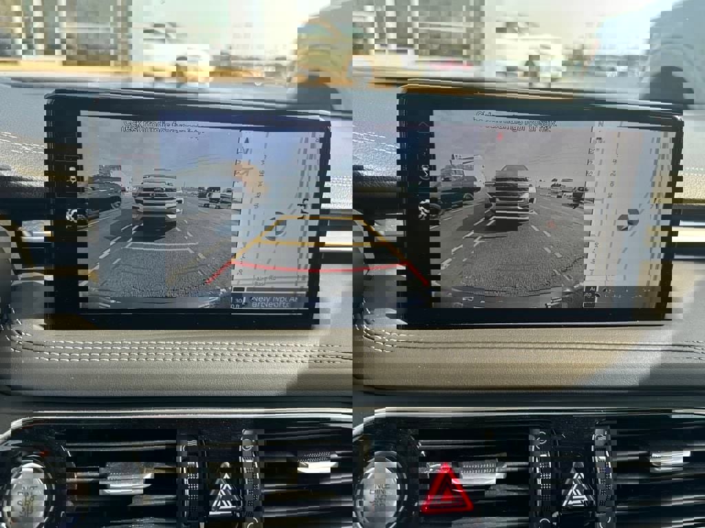 Used 2023 Genesis G70 2.0T image 12