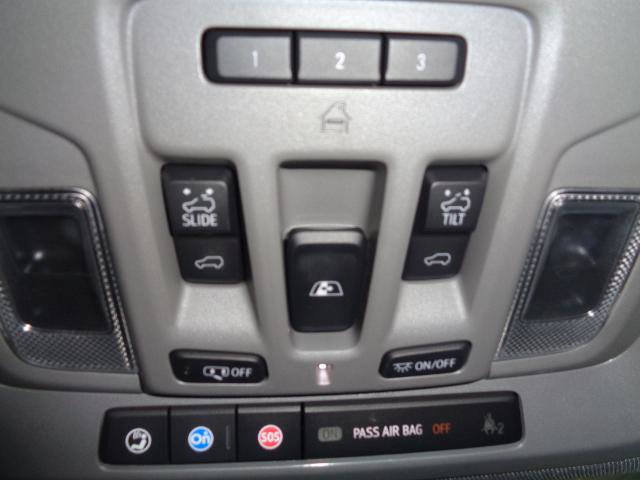 Used 2019 Chevrolet Silverado 1500 LTZ w/ LTZ Premium Package AWD/4WD image 26