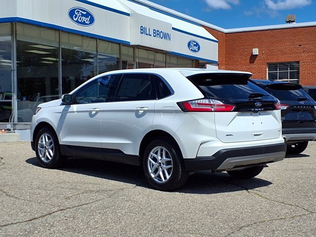 Certified 2024 Ford Edge SEL w/ Convenience Package AWD/4WD image 2