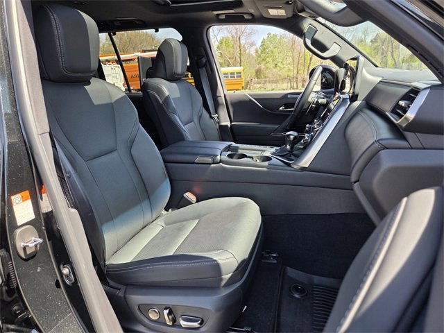 Used 2024 Lexus LX 600 4WD w/ Appearance Package image 18