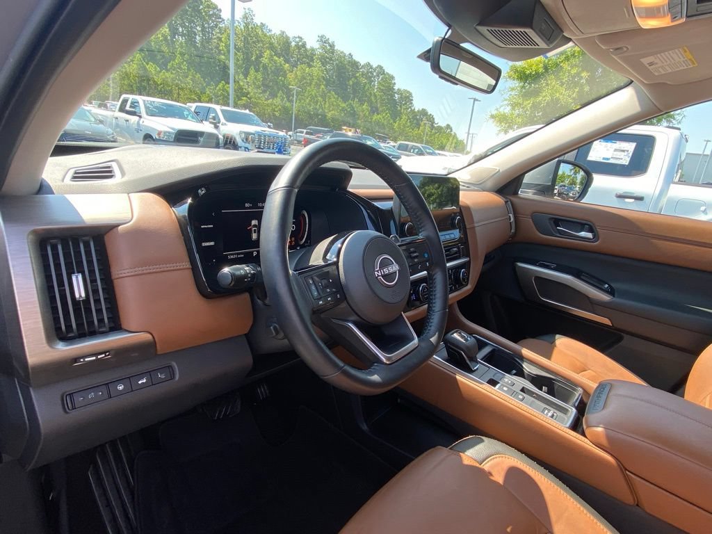 Used 2023 Nissan Pathfinder Platinum FWD image 9