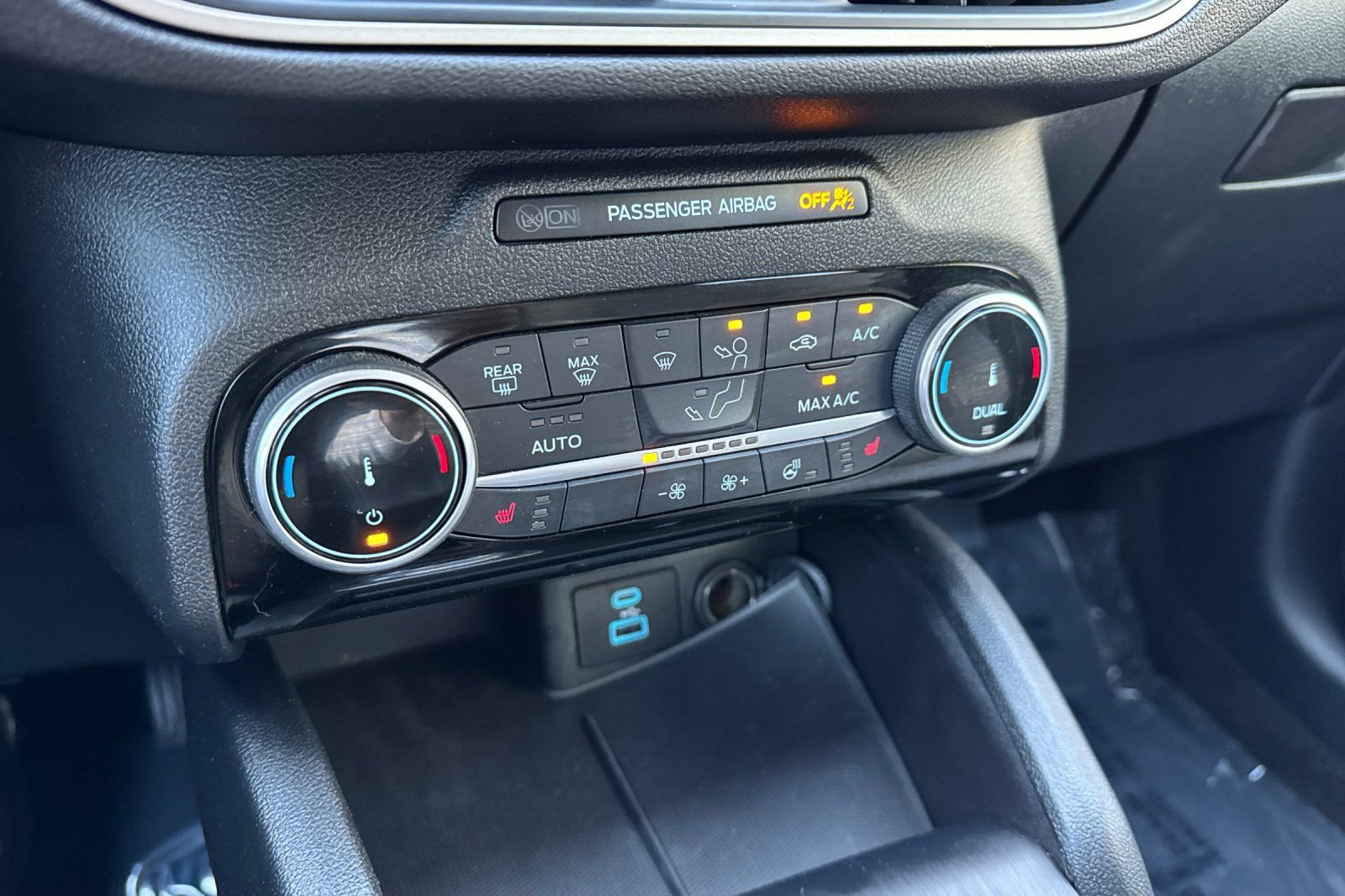 Certified 2022 Ford Escape SE w/ SE Sport Appearance Package AWD/4WD image 28