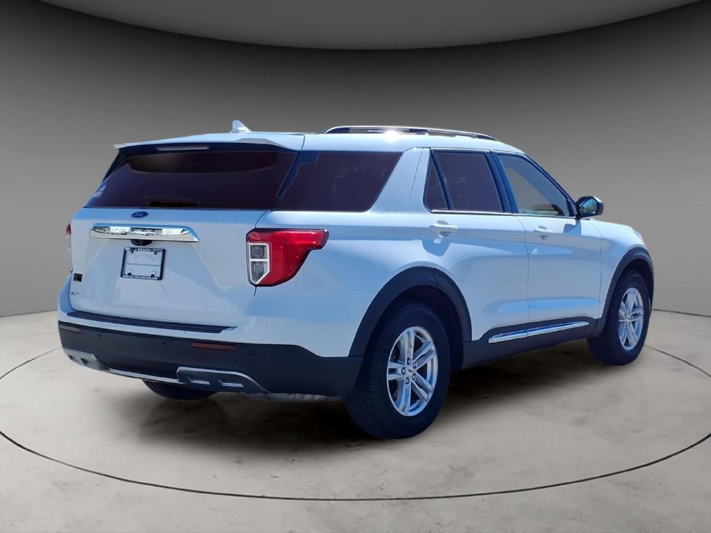 Certified 2023 Ford Explorer XLT w/ Equipment Group 202A RWD image 8