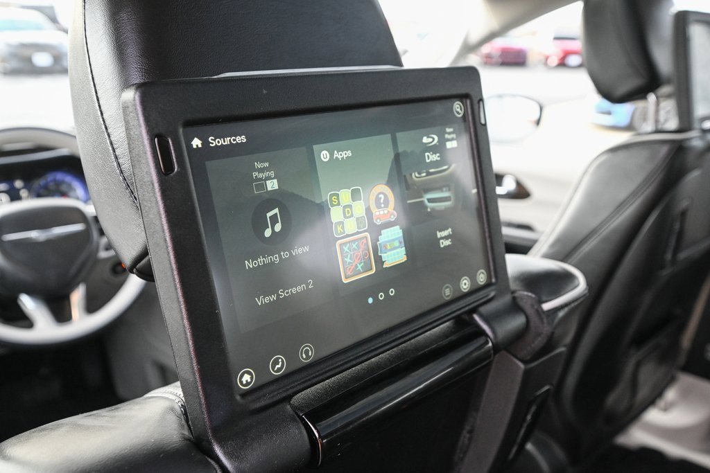 Used 2021 Chrysler Pacifica Limited w/ Uconnect Theater Family Group image 24