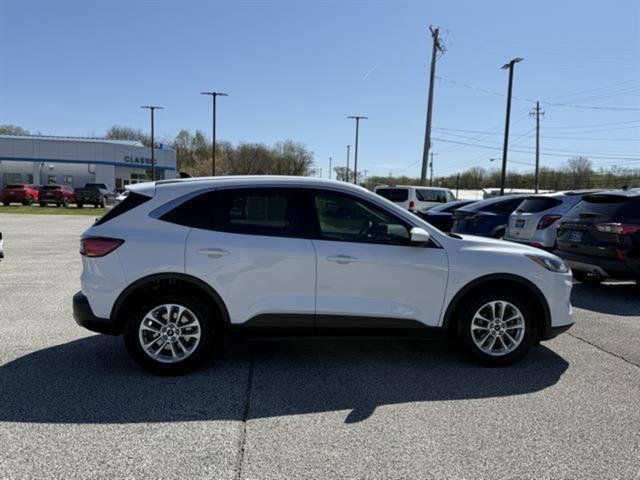 Certified 2020 Ford Escape SE image 6